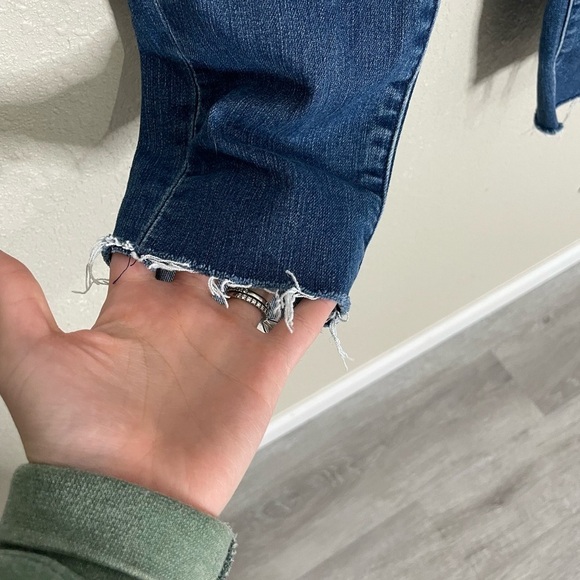 Athleta Sculptec Skinny Lightly Distressed Jeans 6 - Picture 6 of 8